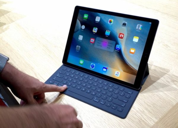 ipad-pro-hands