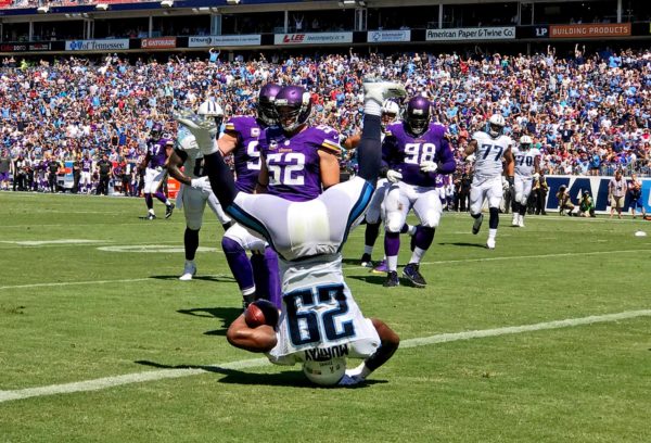 2016-0911-tennessee-titans-minnesota-vikings-game-iphone-7-plus-si537_tk1_02724