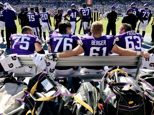 2016-0911-tennessee-titans-minnesota-vikings-game-iphone-7-plus-si537_tk1_02777