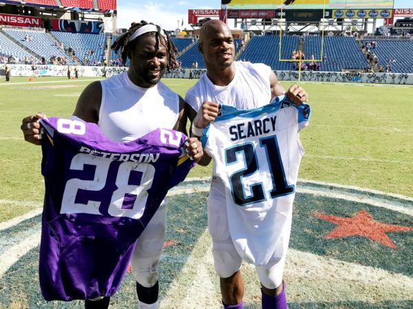 2016-0911-tennessee-titans-minnesota-vikings-game-iphone-7-plus-si537_tk1_02813
