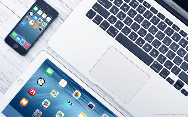 2016-03-22-1458668177-3694717-iphone_se_at_apple_keynote