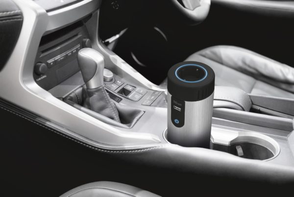 Trust_Car_230V_Power_Socket_lifestyle