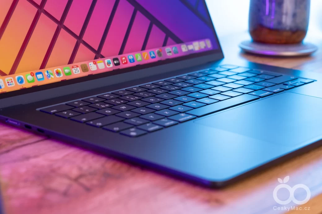 MacBook Air 15" recenze
