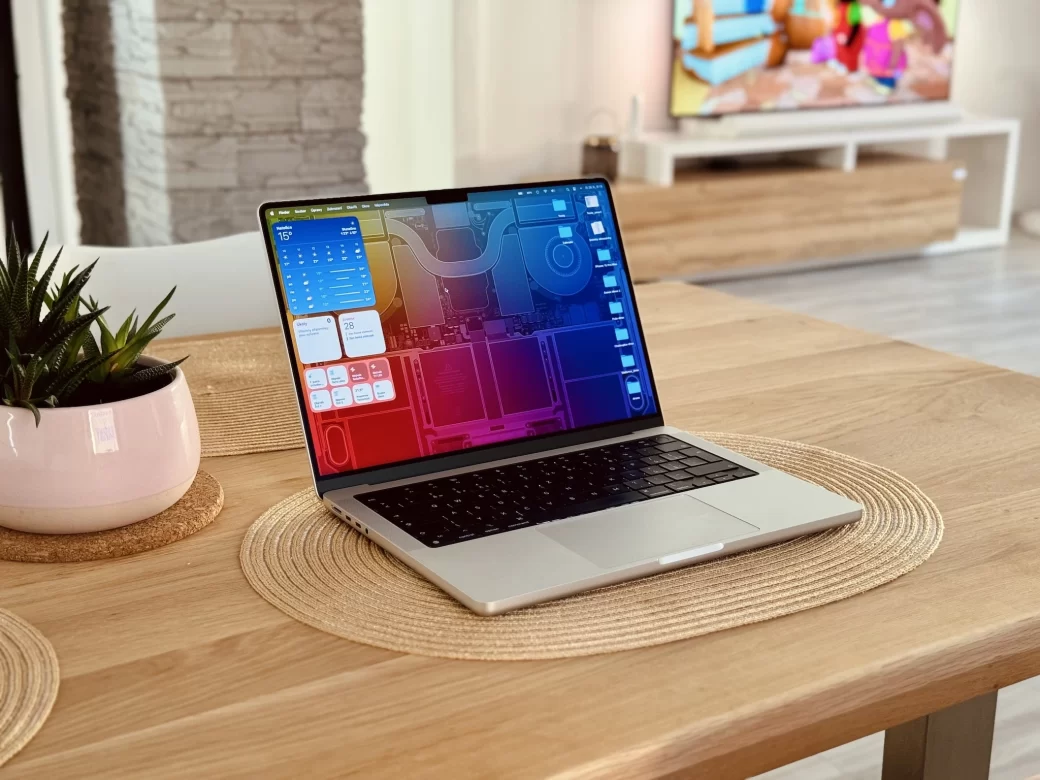 MacBook Pro 14 palců