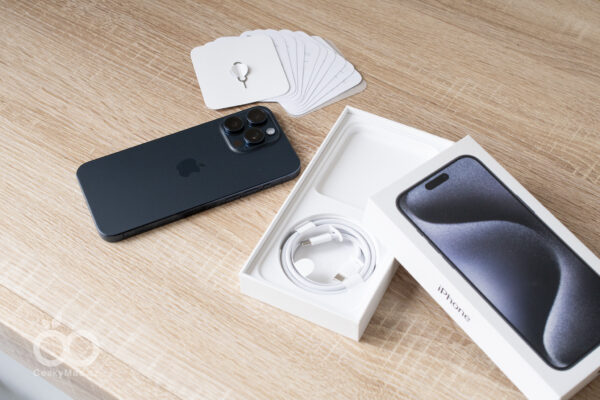 iPhone 15 Pro Max, modrý titan, obsah balení