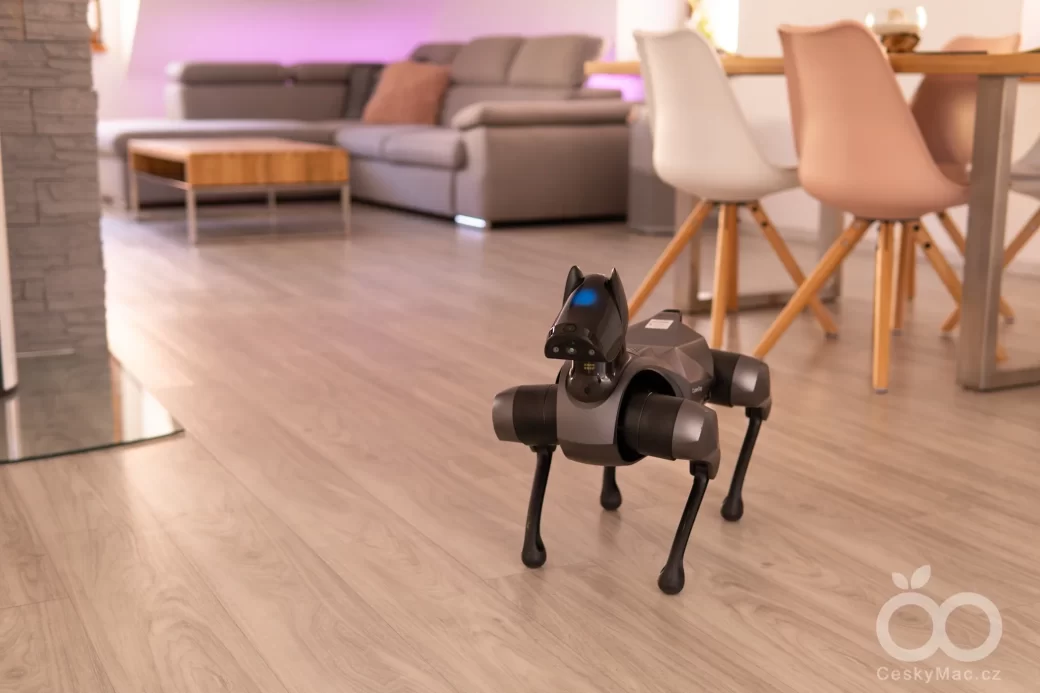 Xiaomi Cyberdog 2 celek v interiéru