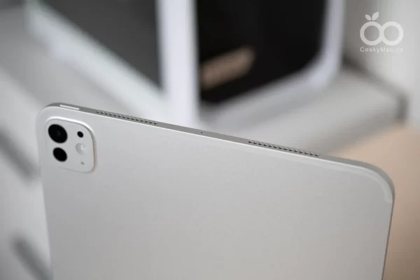 iPad Pro M4 (2024) pohled na horní stranu