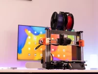Prusa MK4S na stole