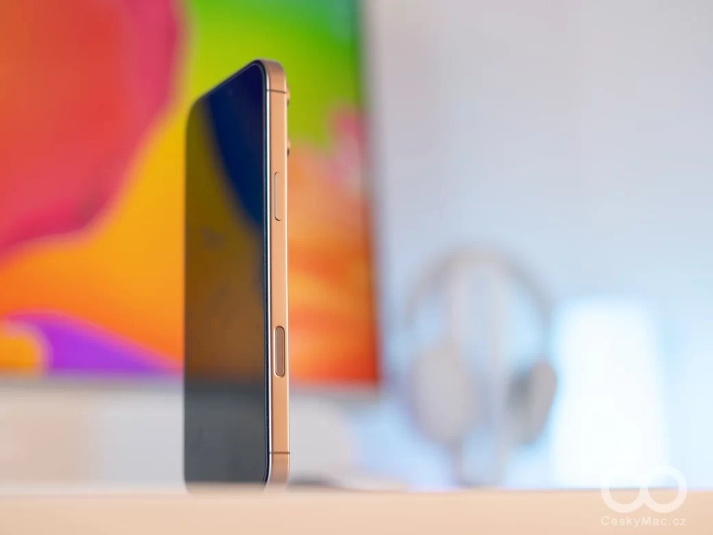 iPhone 16 Pro Max tlačítko ovládání kamery