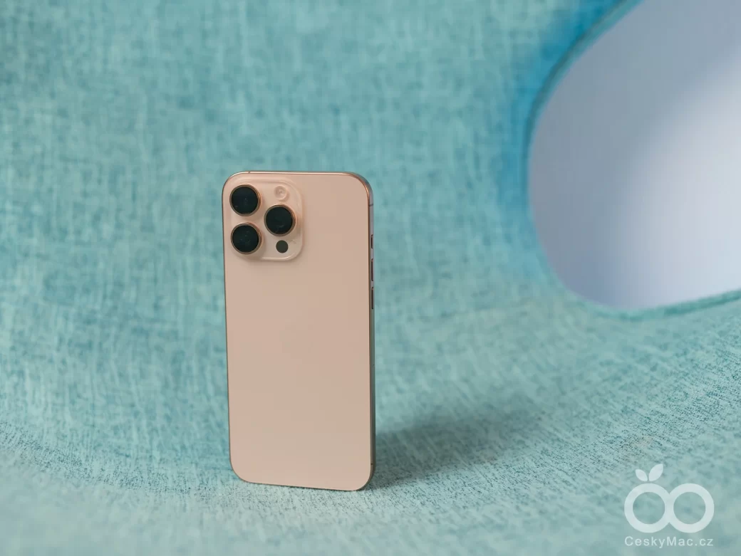 iPhone 16 Pro Max zadní strana