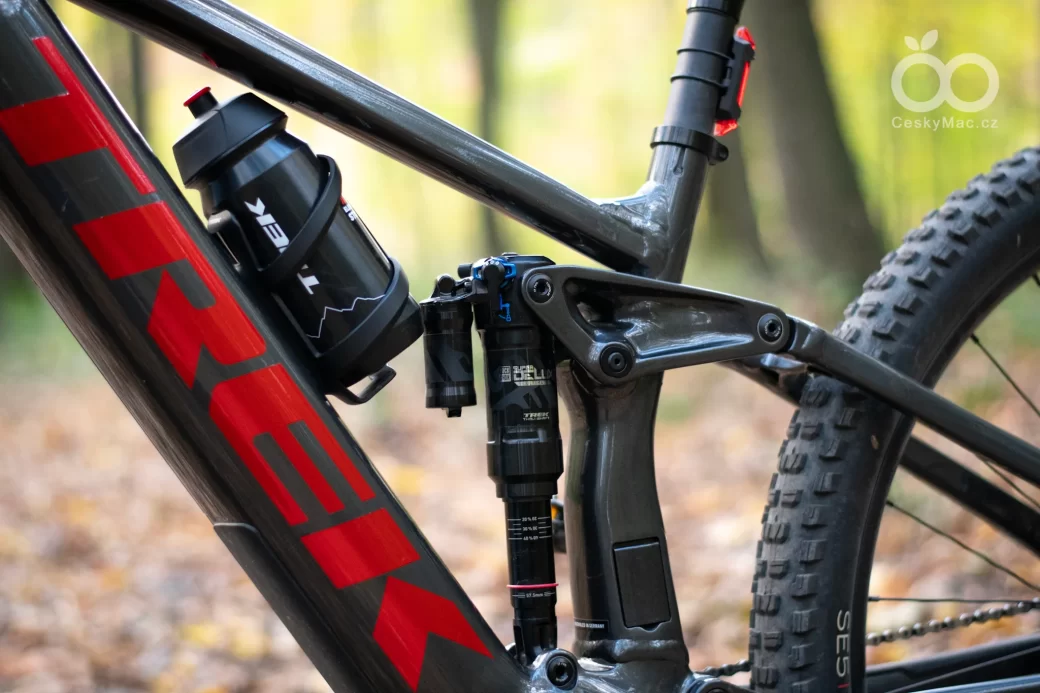 Trek Rail 9 pohled na zadní tlumič
