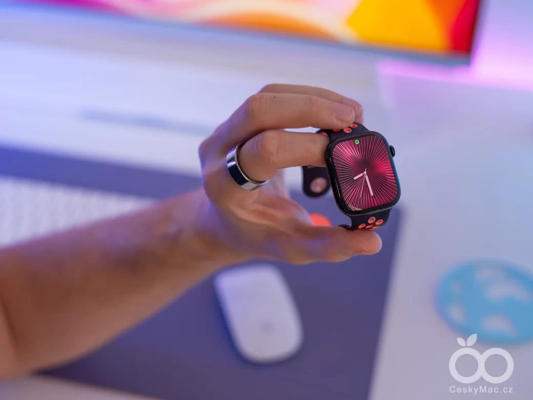 Apple Watch Series 10 v ruce