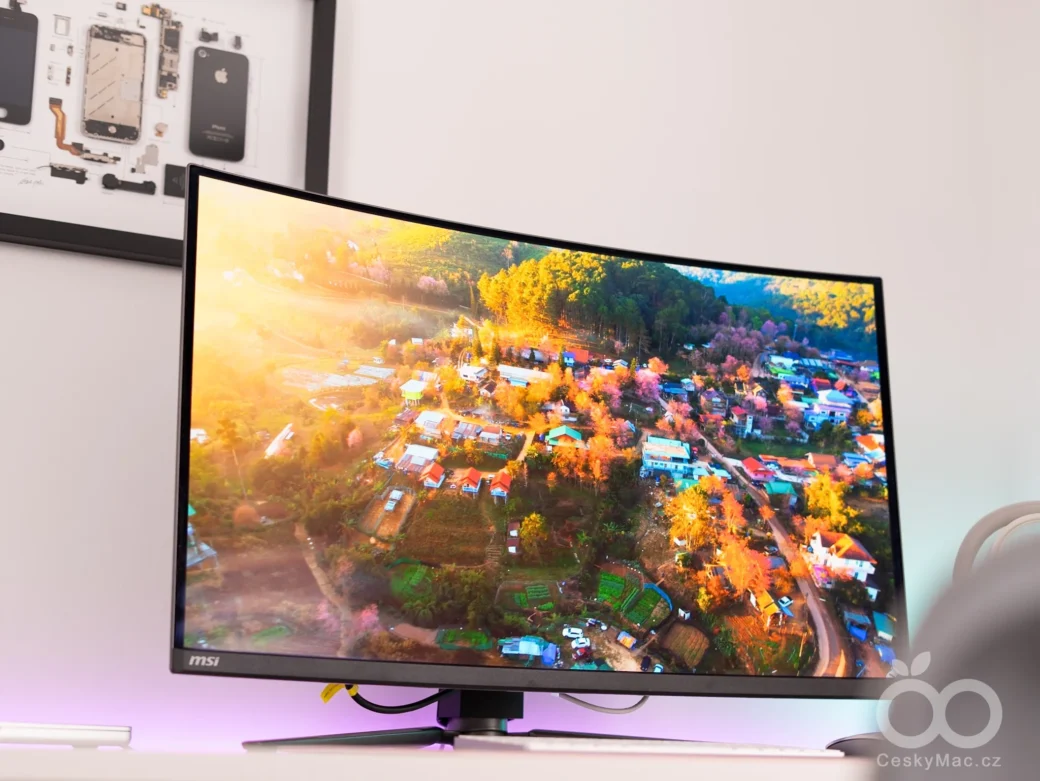 MSI MPG 321CURX QD-OLED film