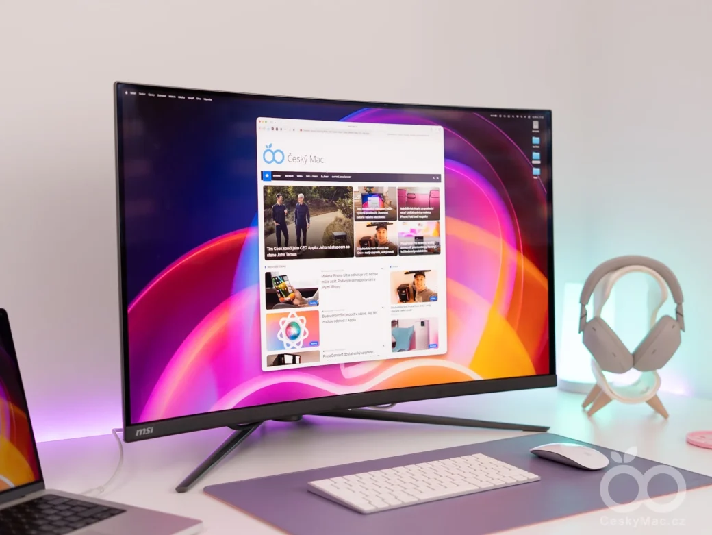 MSI MPG 321CURX QD-OLED pohled z boku