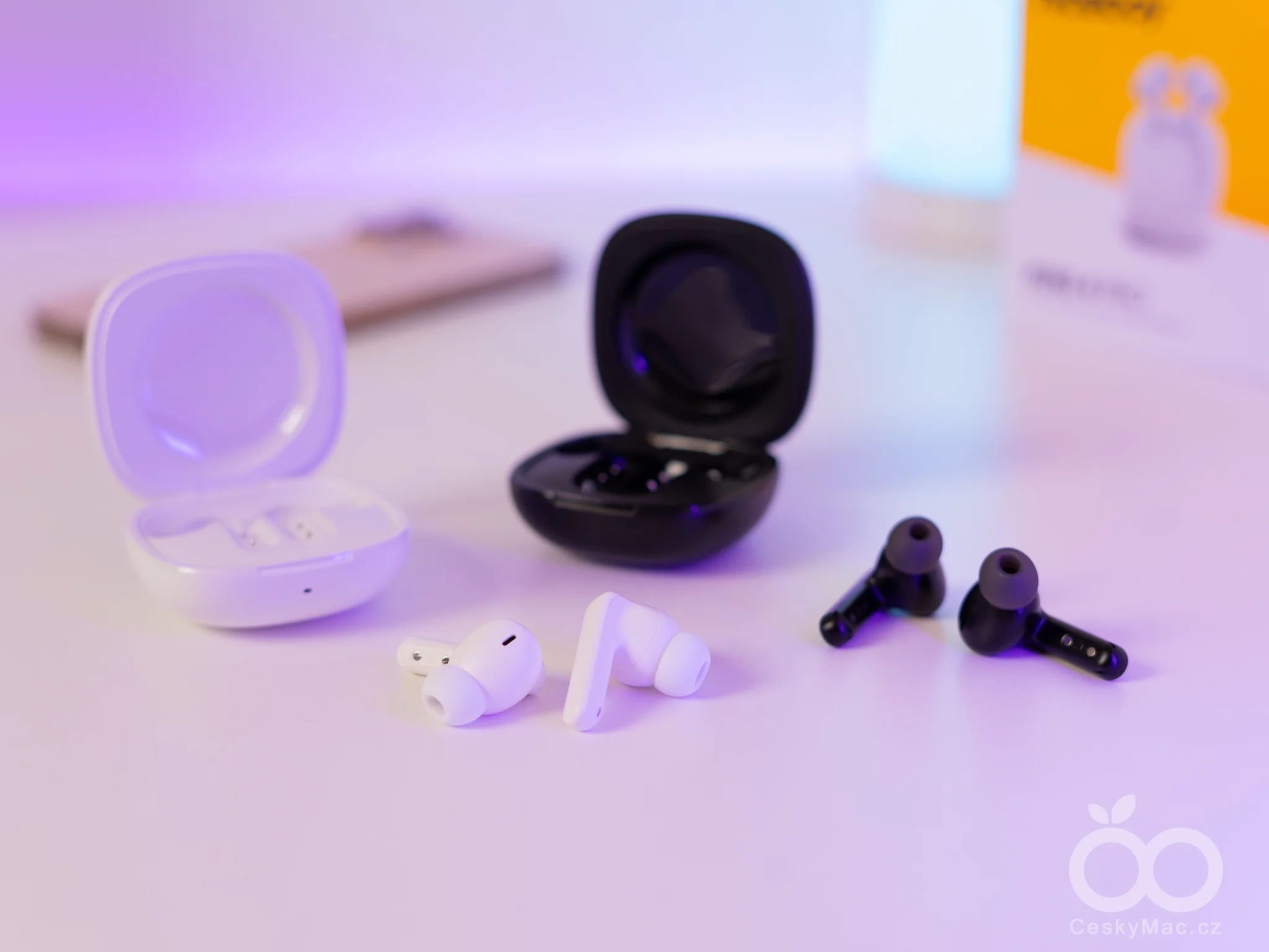 Niceboy Pins 4 Pro černá a bílá varianta