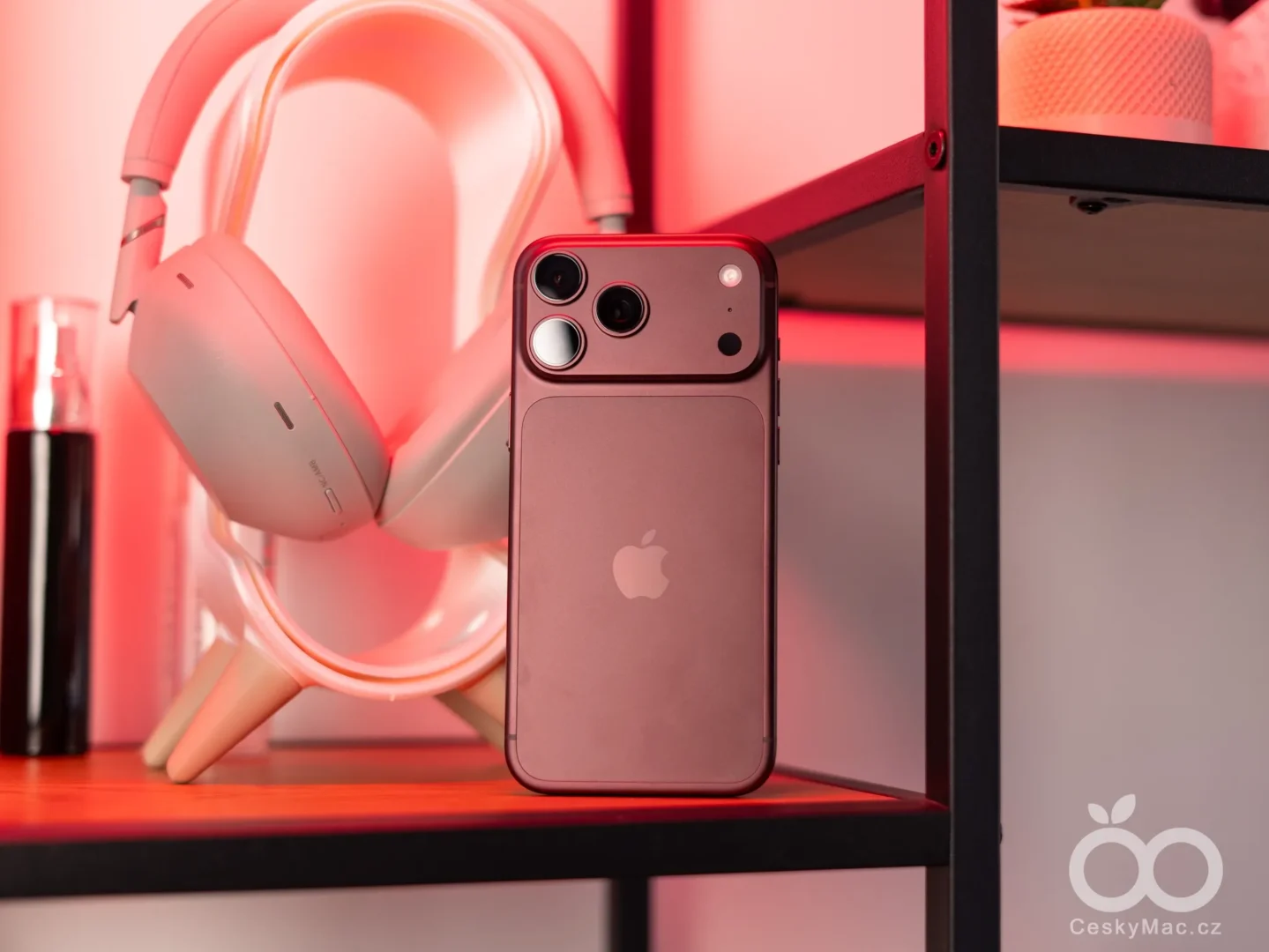 iPhone 18 Pro Max pohled na zadní stranu