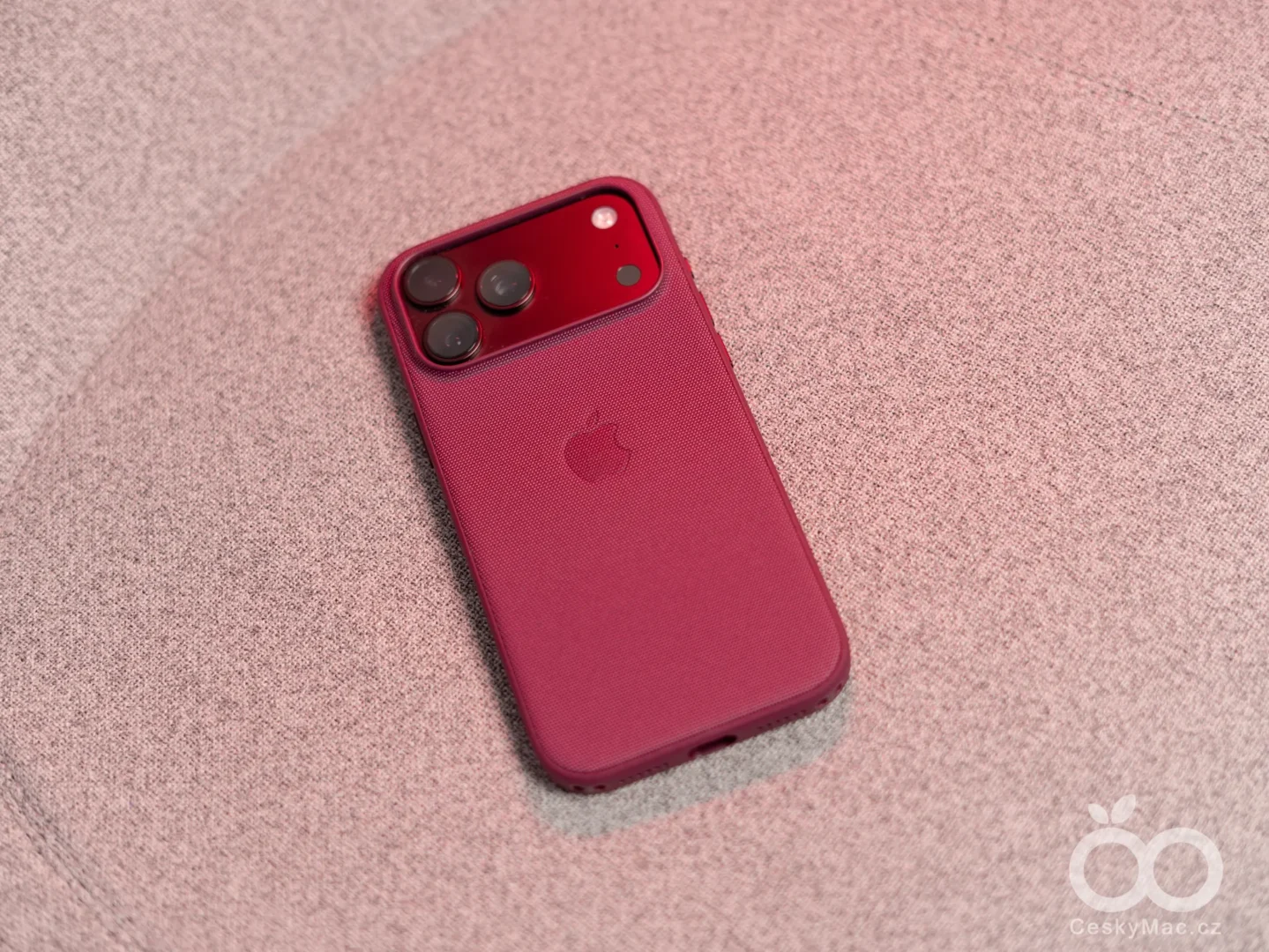 iPhone 18 Pro Max v originál techwooven krytu
