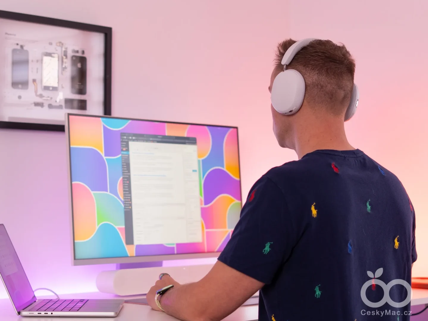 Sonos Ace Ultra na hlavě